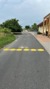 Rozšíření příjezdové komunikace k budově dětské skupiny